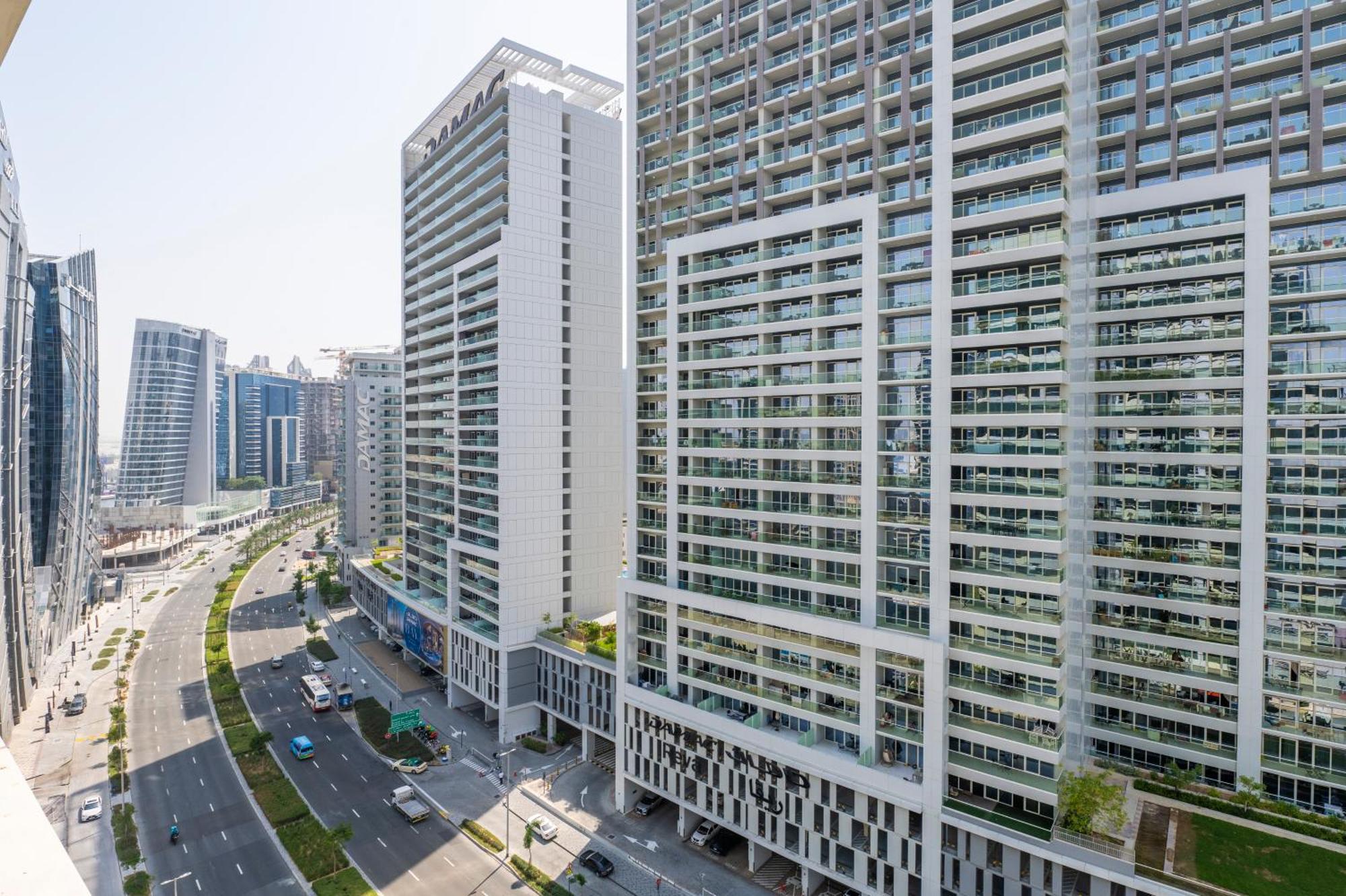 Damac Canal Views Residences Dubai Exteriör bild