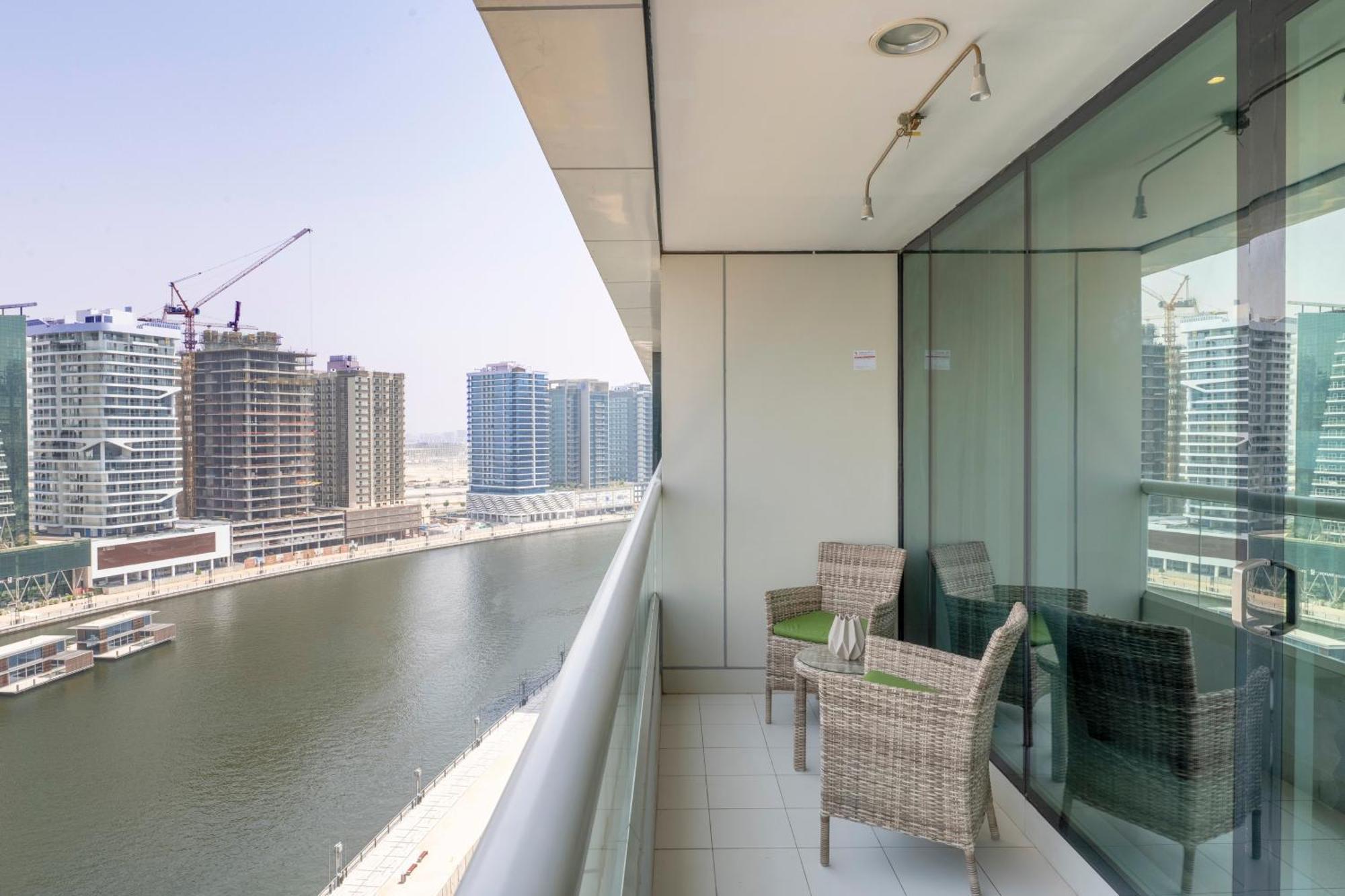 Damac Canal Views Residences Dubai Exteriör bild
