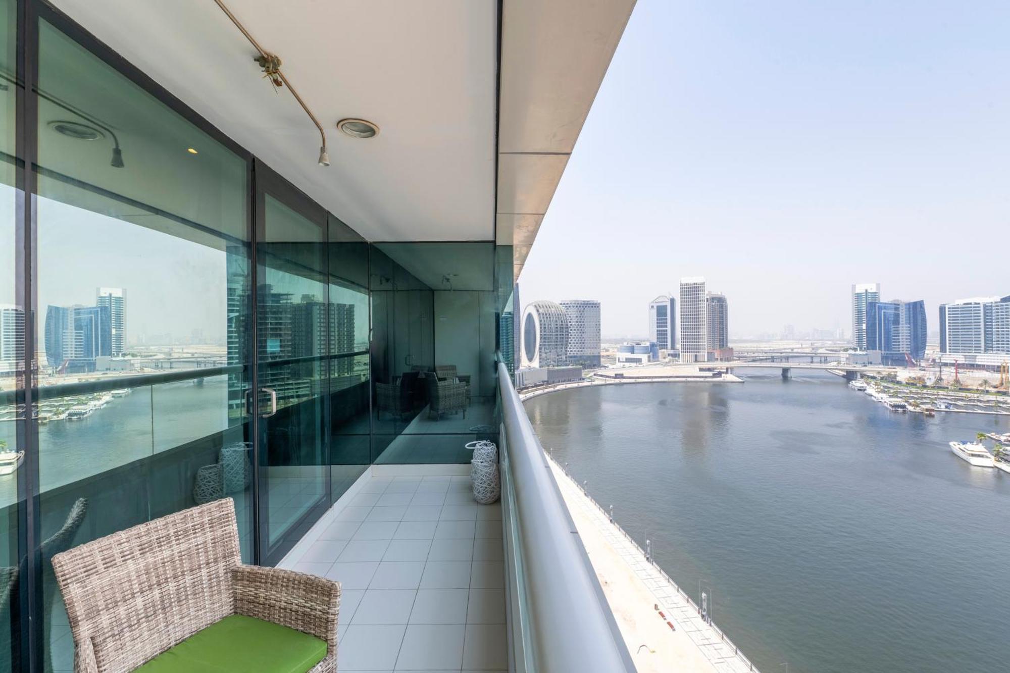 Damac Canal Views Residences Dubai Exteriör bild