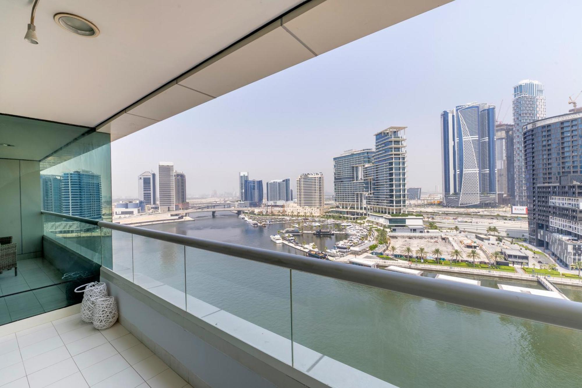 Damac Canal Views Residences Dubai Exteriör bild
