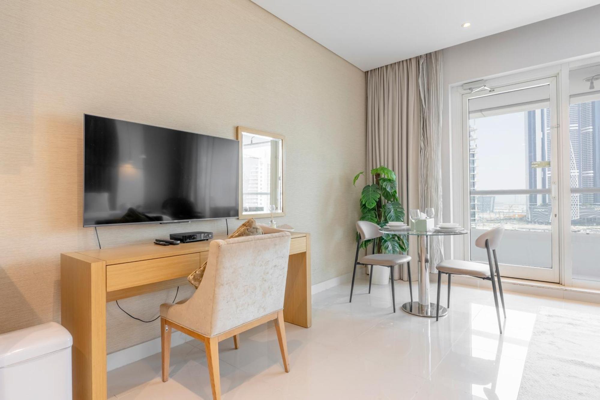 Damac Canal Views Residences Dubai Exteriör bild