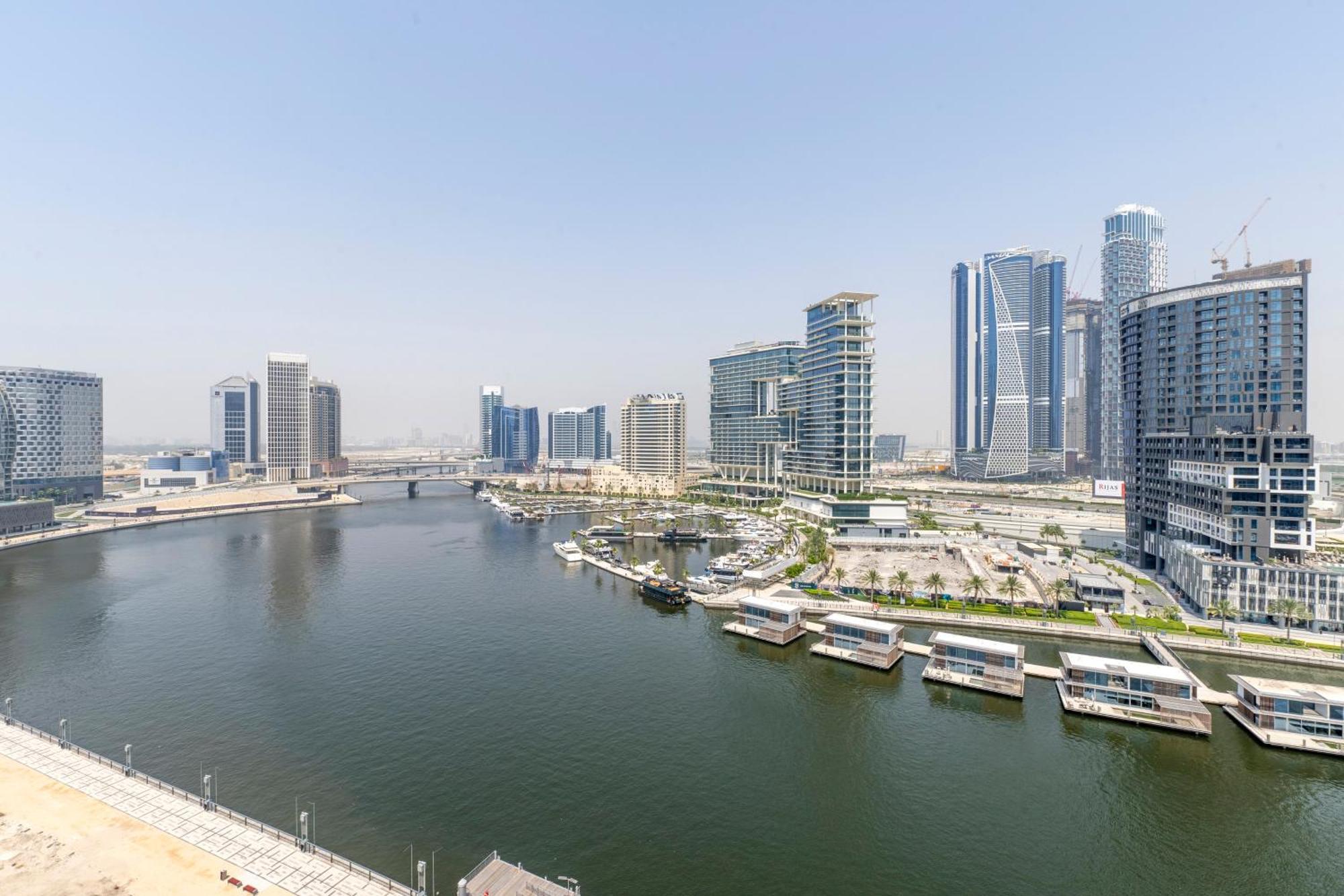 Damac Canal Views Residences Dubai Exteriör bild