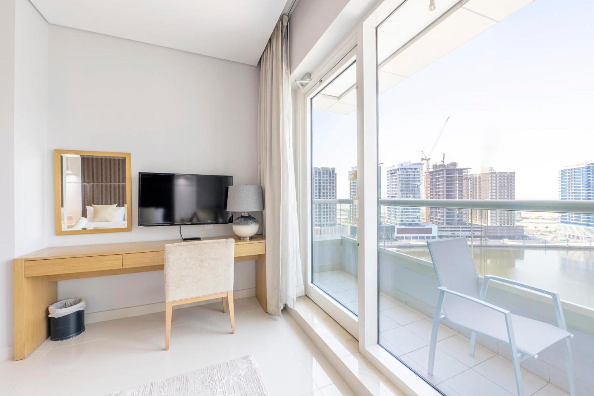 Damac Canal Views Residences Dubai Exteriör bild