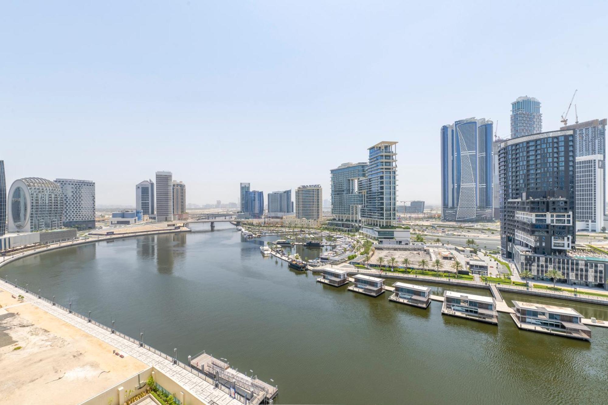 Damac Canal Views Residences Dubai Exteriör bild
