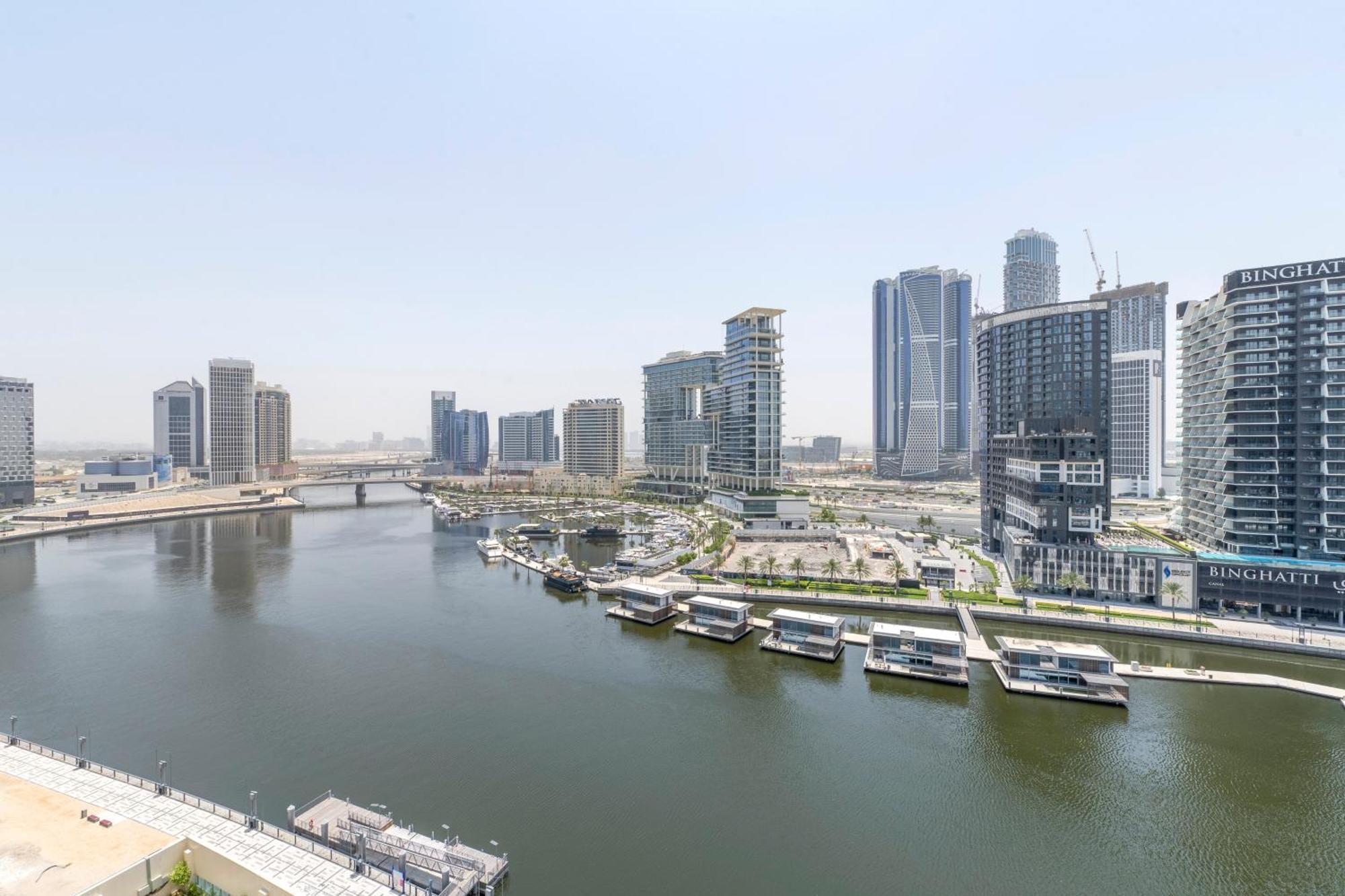 Damac Canal Views Residences Dubai Exteriör bild