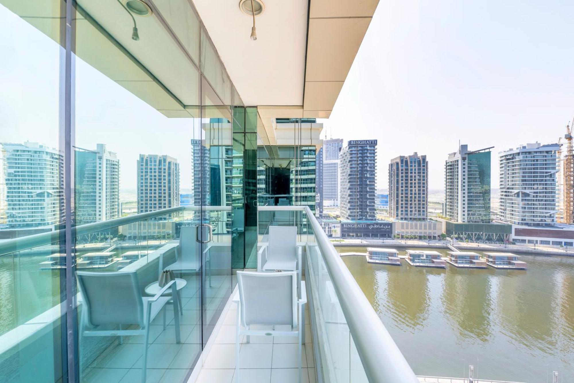 Damac Canal Views Residences Dubai Exteriör bild