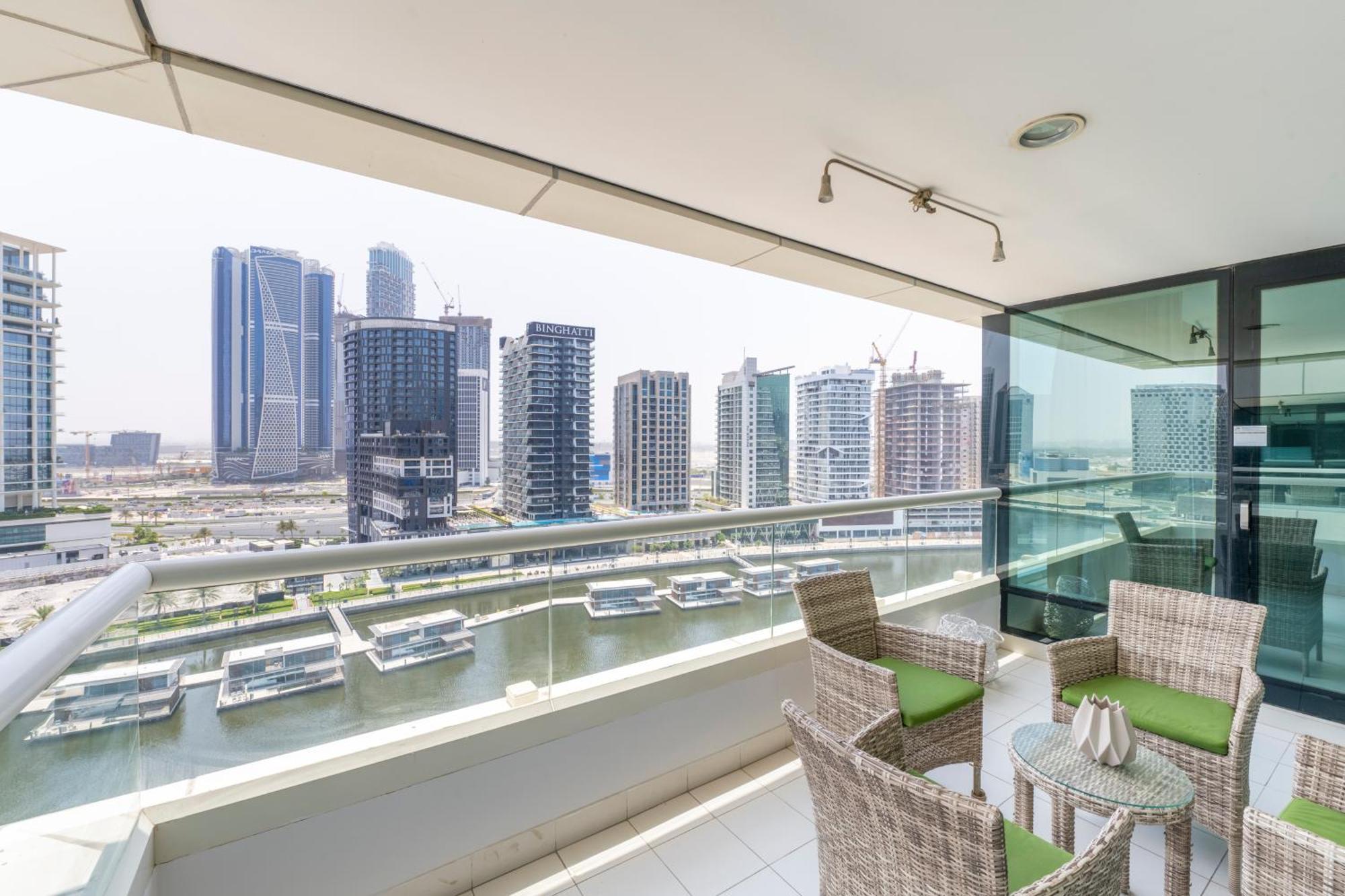Damac Canal Views Residences Dubai Exteriör bild