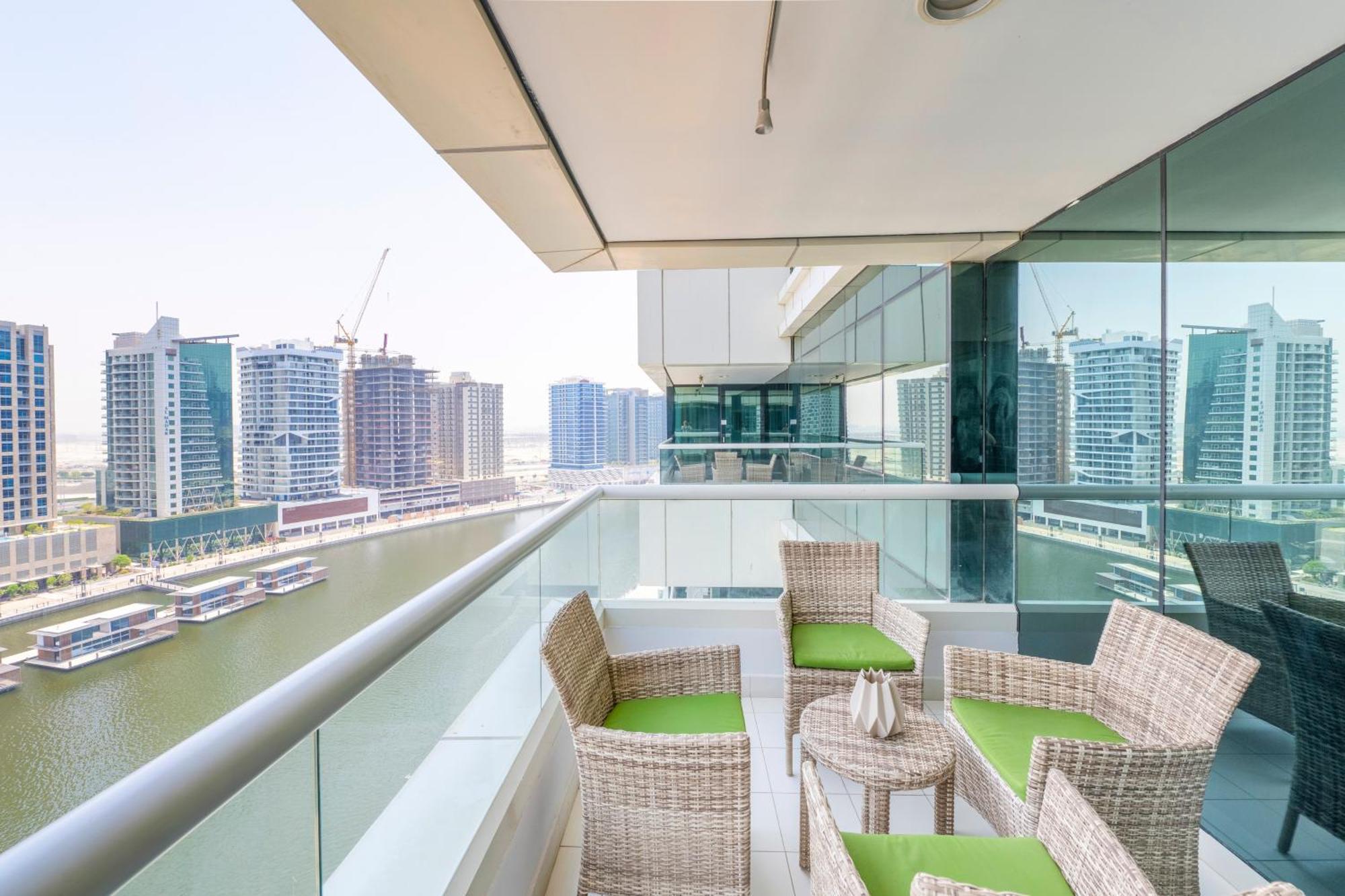 Damac Canal Views Residences Dubai Exteriör bild