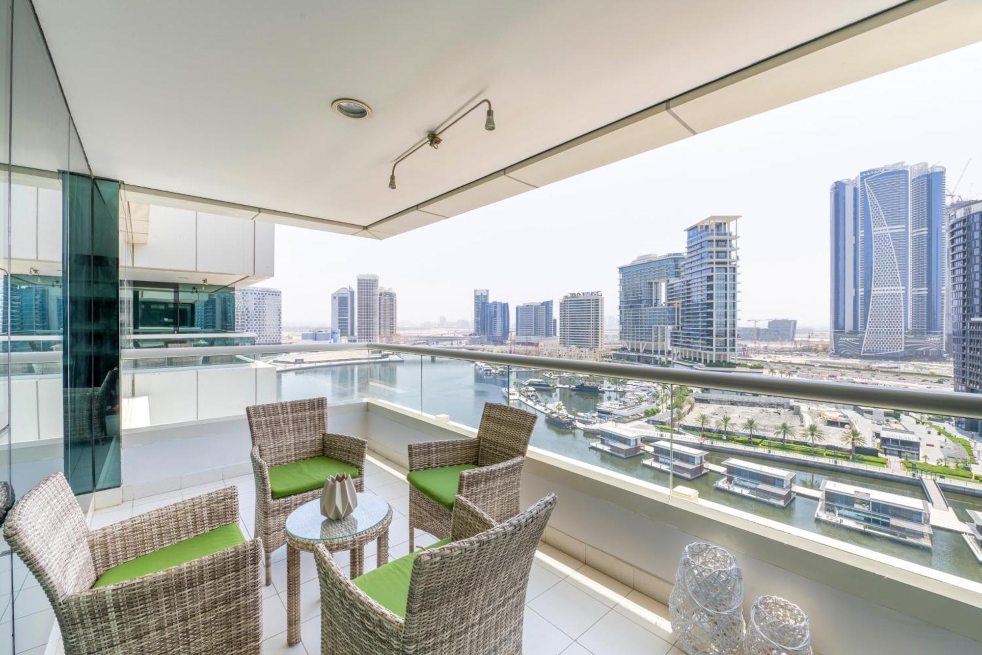 Damac Canal Views Residences Dubai Exteriör bild