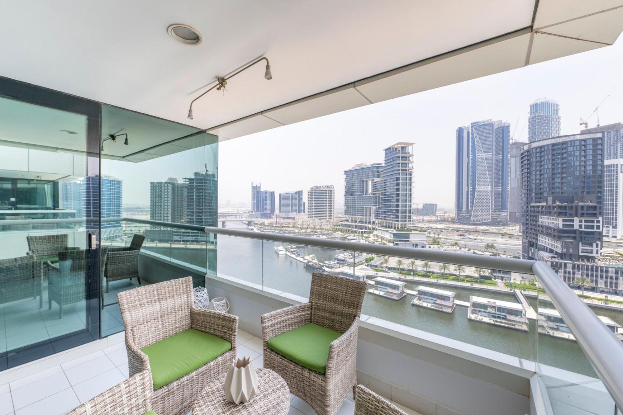 Damac Canal Views Residences Dubai Exteriör bild